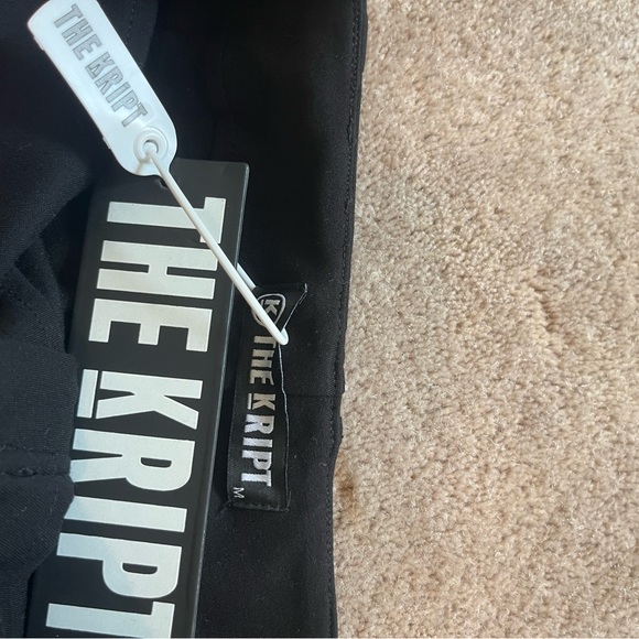 The Kript black zipper shorts size M NWT, high waisted, perfect to dress up - Picture 4 of 4